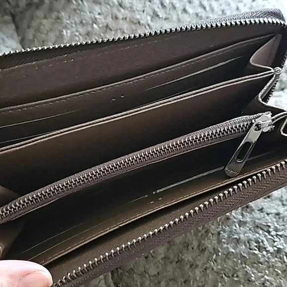 Burberry Authentic Haymarket long wallet - Picture 2 of 2